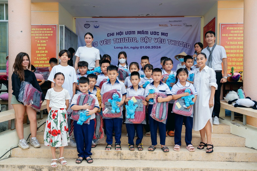 Dàn sao Việt mang yêu thương đến cho trẻ em Long An dịp 1/6 - Ảnh 5.