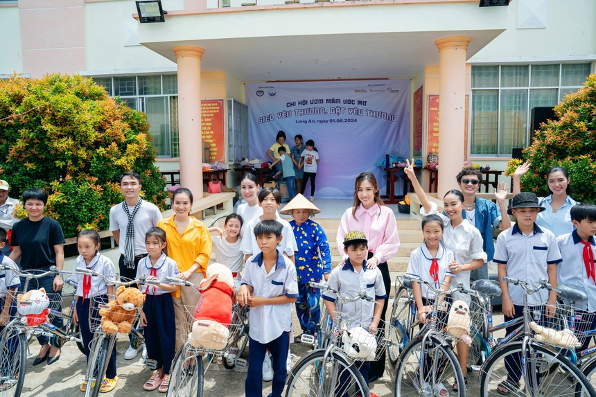 Dàn sao Việt mang yêu thương đến cho trẻ em Long An dịp 1/6 - Ảnh 4.