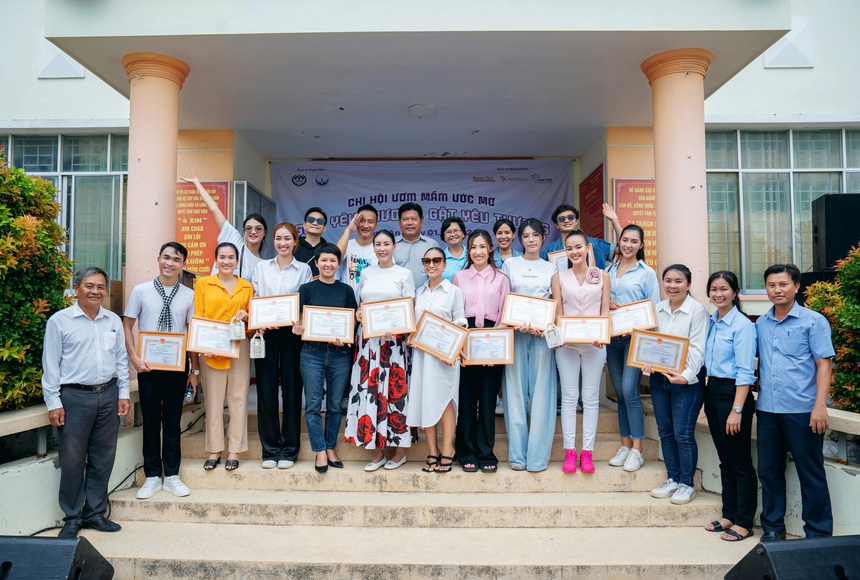 Dàn sao Việt mang yêu thương đến cho trẻ em Long An dịp 1/6 - Ảnh 9.