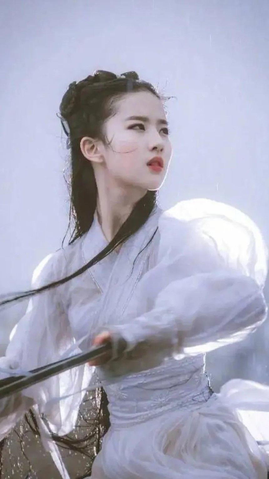 Lưu Diệc Phi: Có cả dàn xe sang, sở hữu hàng ngàn tỷ đồng nhưng vẫn dùng đồ cũ - Ảnh 5.