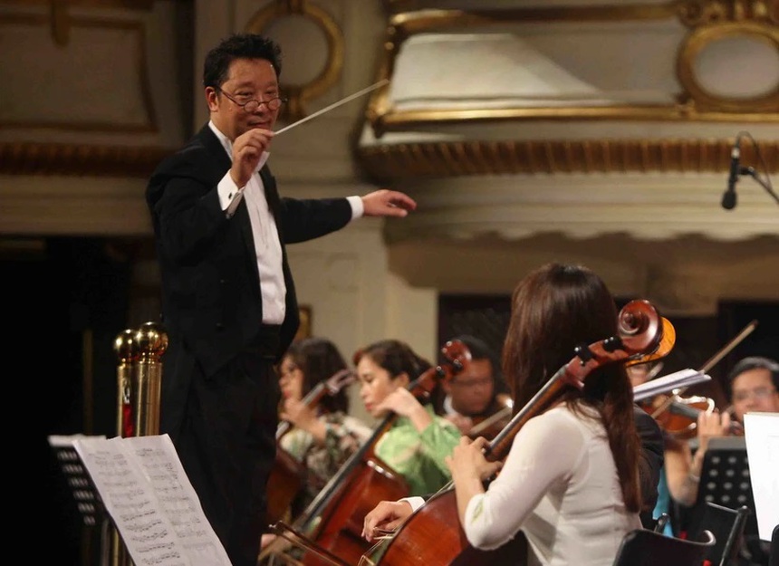 Nhạc trưởng Lê Phi Phi dàn dựng, chỉ huy đêm nhạc Tchaikovsky và Strauss - Ảnh 1. Nhạc trưởng Lê Phi Phi dàn dựng, chỉ huy đêm nhạc Tchaikovsky và Strauss - Ảnh 1.