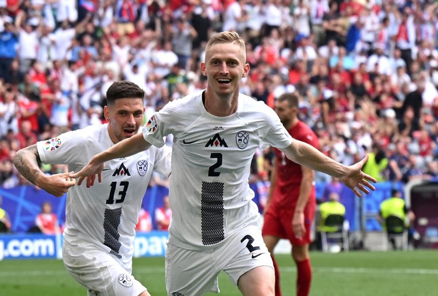 Jovic ghi bàn thắng vàng phút 90+5, Serbia tạo ra trận cầu siêu kịch tính trước Slovenia - Ảnh 1.