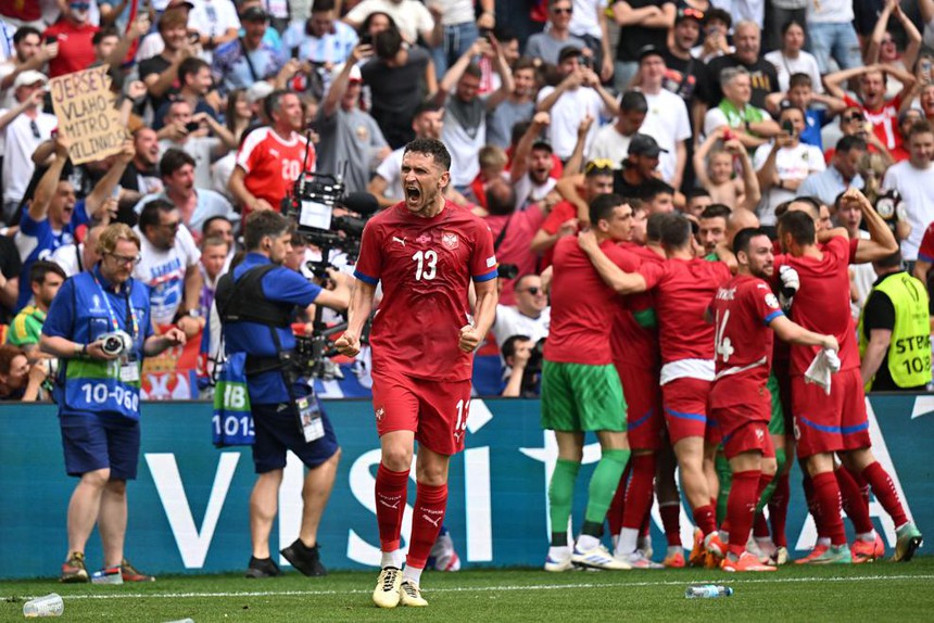 Jovic ghi bàn thắng vàng phút 90+5, Serbia tạo ra trận cầu siêu kịch tính trước Slovenia - Ảnh 3.