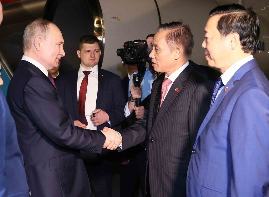 Tổng thống Liên bang Nga Vladimir Putin bắt đầu chuyến thăm cấp Nhà nước tới Việt Nam - Ảnh 4. Tổng thống Liên bang Nga Vladimir Putin bắt đầu chuyến thăm cấp Nhà nước tới Việt Nam - Ảnh 4.