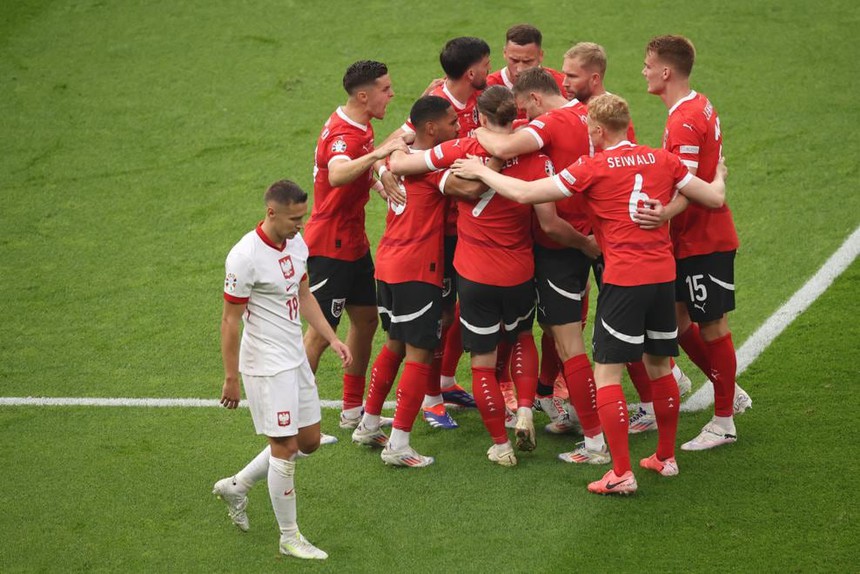 TRỰC TIẾP bóng đá VTV5 VTV6, Ba Lan vs Áo: Phủ đầu choáng váng - Ảnh 7. TRỰC TIẾP bóng đá VTV5 VTV6, Ba Lan vs Áo: Phủ đầu choáng váng - Ảnh 7.