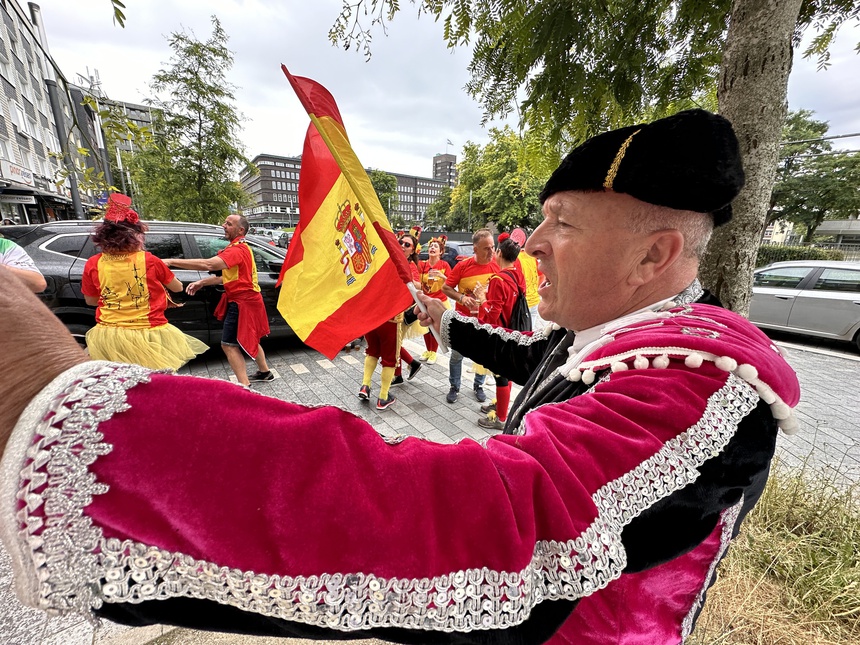 Nhật ký hành trình: Trong điệu vũ Tây Ban Nha điên cuồng - Ảnh 1.