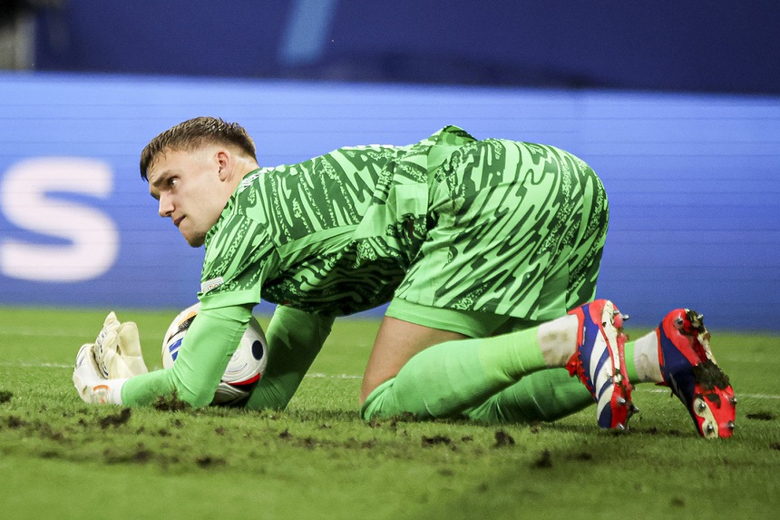 Tin nóng EURO 22/6: Đội đầu tiên bị loại khỏi EURO, HLV Bồ Đào Nha bác bỏ lo ngại về Ronaldo - Ảnh 2.