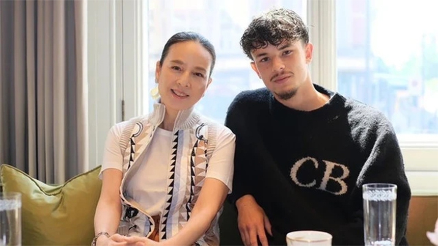 Chủ tịch LĐBĐ Thái Lan sang Anh săn sao trẻ xứ sương mù, 'Voi chiến' sắp có chân sút cực đáng gờm - Ảnh 1. Chủ tịch LĐBĐ Thái Lan sang Anh săn sao trẻ xứ sương mù, 'Voi chiến' sắp có chân sút cực đáng gờm - Ảnh 1.