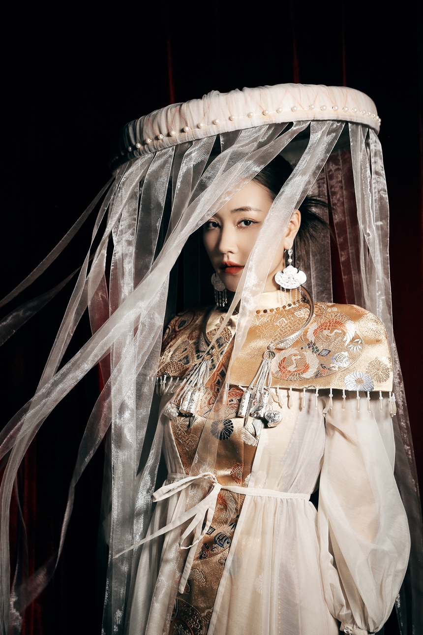 Lã Thanh Huyền, Maya diễn BST lấy cảm hứng từ tín ngưỡng thờ Mẫu của NTK Cao Minh Tiến - Ảnh 9.