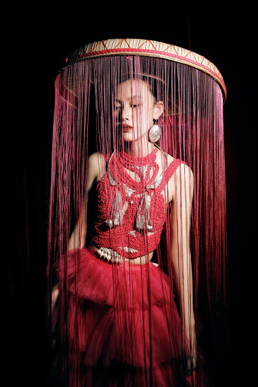 Lã Thanh Huyền, Maya diễn BST lấy cảm hứng từ tín ngưỡng thờ Mẫu của NTK Cao Minh Tiến - Ảnh 10.