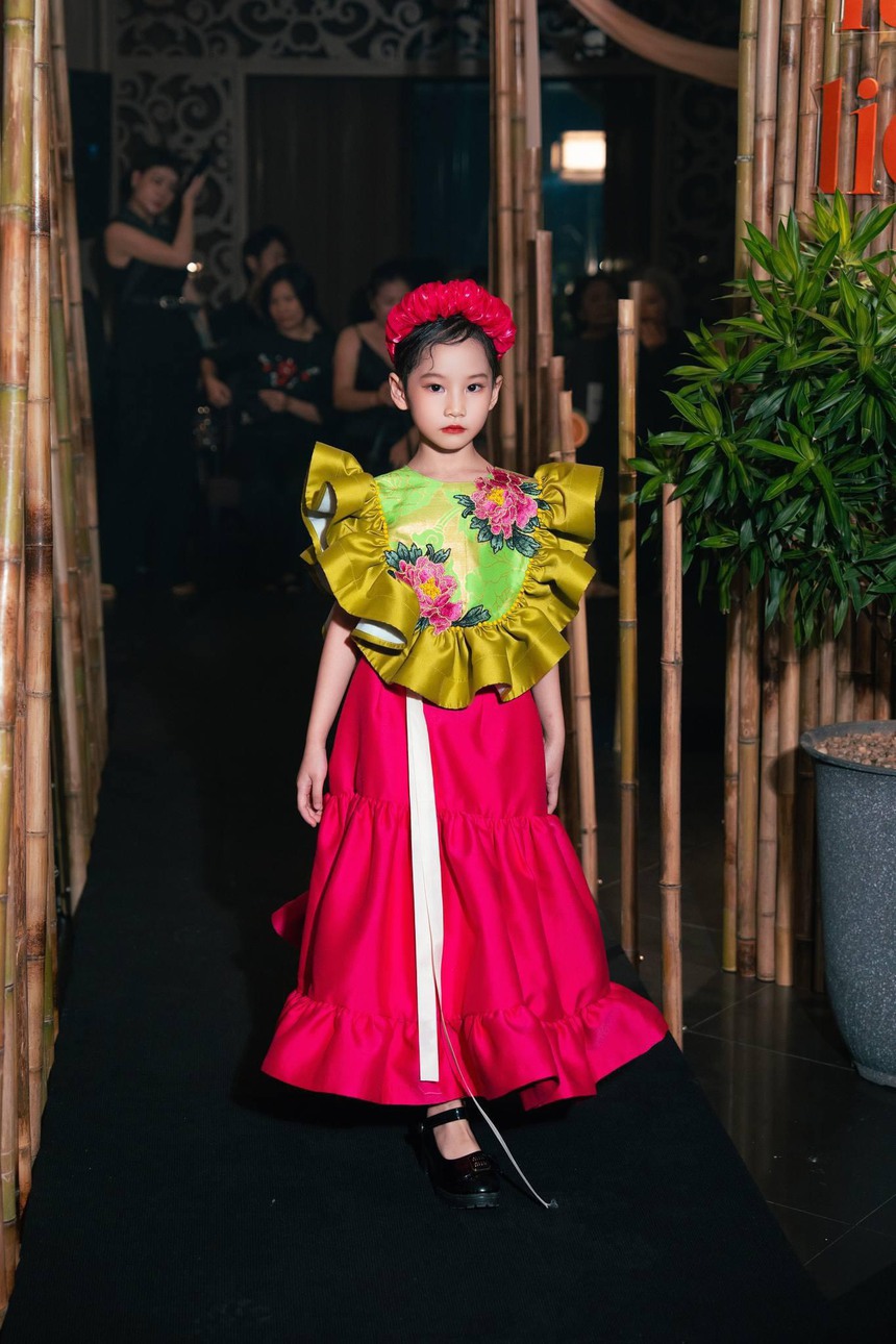 Lã Thanh Huyền, Maya diễn BST lấy cảm hứng từ tín ngưỡng thờ Mẫu của NTK Cao Minh Tiến - Ảnh 12.