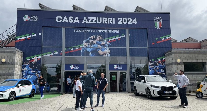 EURO trên từng cây số: Ở nhà của những người Thiên thanh - Ảnh 2.