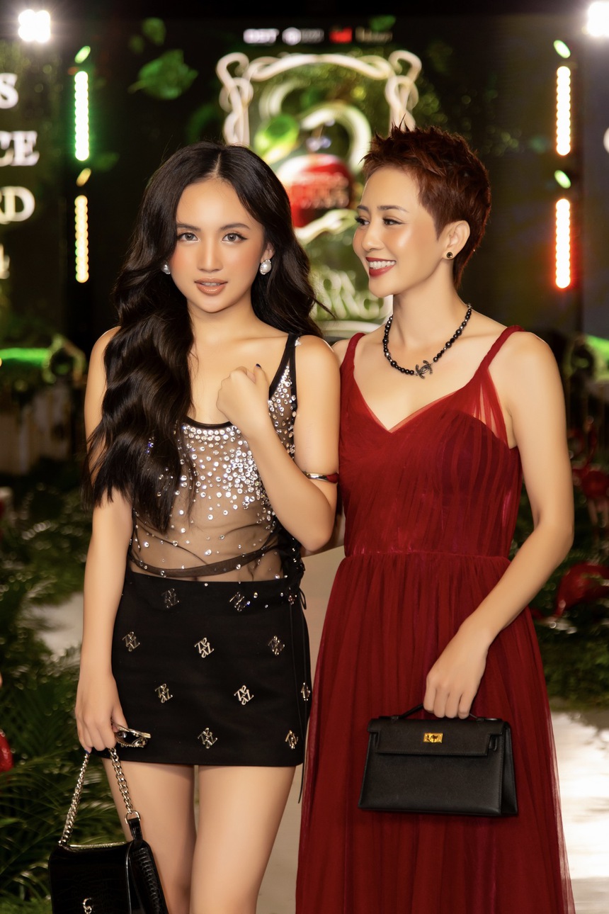 Nhan sắc tuổi 20 của con gái "Nữ hoàng Wushu" Thuý Hiền gây bất ngờ - Ảnh 1. Nhan sắc tuổi 20 của con gái "Nữ hoàng Wushu" Thuý Hiền gây bất ngờ - Ảnh 1.