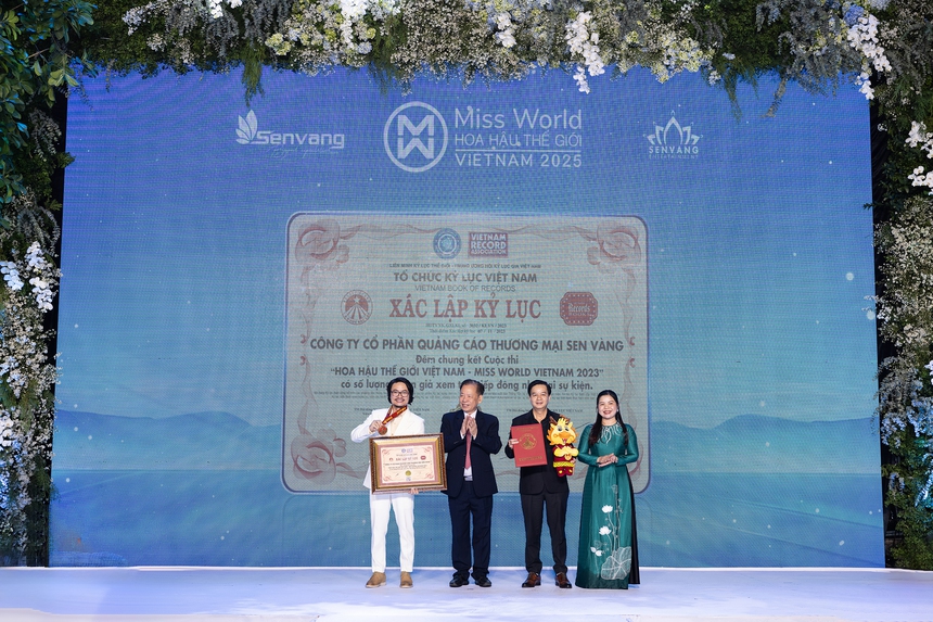 Huỳnh Trần Ý Nhi nhận sash Miss World Vietnam tham dự Hoa hậu Thế giới lần thứ 72 - Ảnh 5.