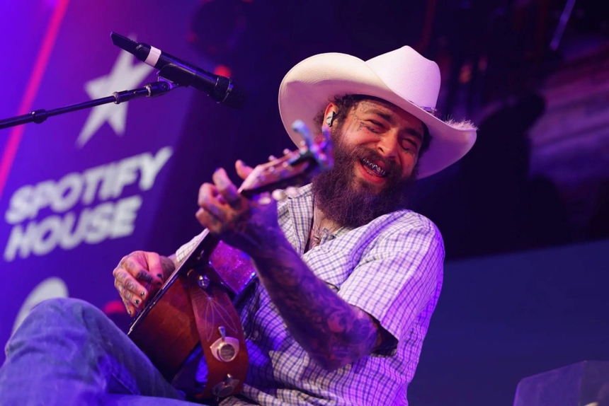 Post Malone ra mắt album nhạc đồng quê - Ảnh 1. Post Malone ra mắt album nhạc đồng quê - Ảnh 1.