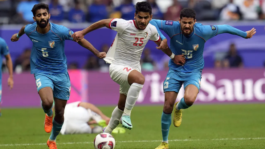 Độc lạ đội tuyển bóng đá châu Á tuyển HLV trưởng qua mạng xã hội - Ảnh 1.