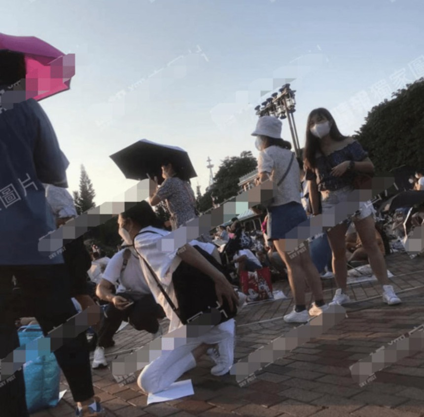 Vợ Lưu Đức Hoa mới thực sự là 'nóc nhà' trong gia đình 'thiên vương' - Ảnh 1.