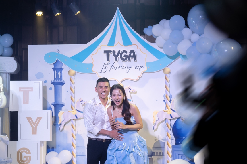 Phương Trinh Jolie mở tiệc thôi nôi con trai lại công bố có tin vui lần 3 - Ảnh 2.