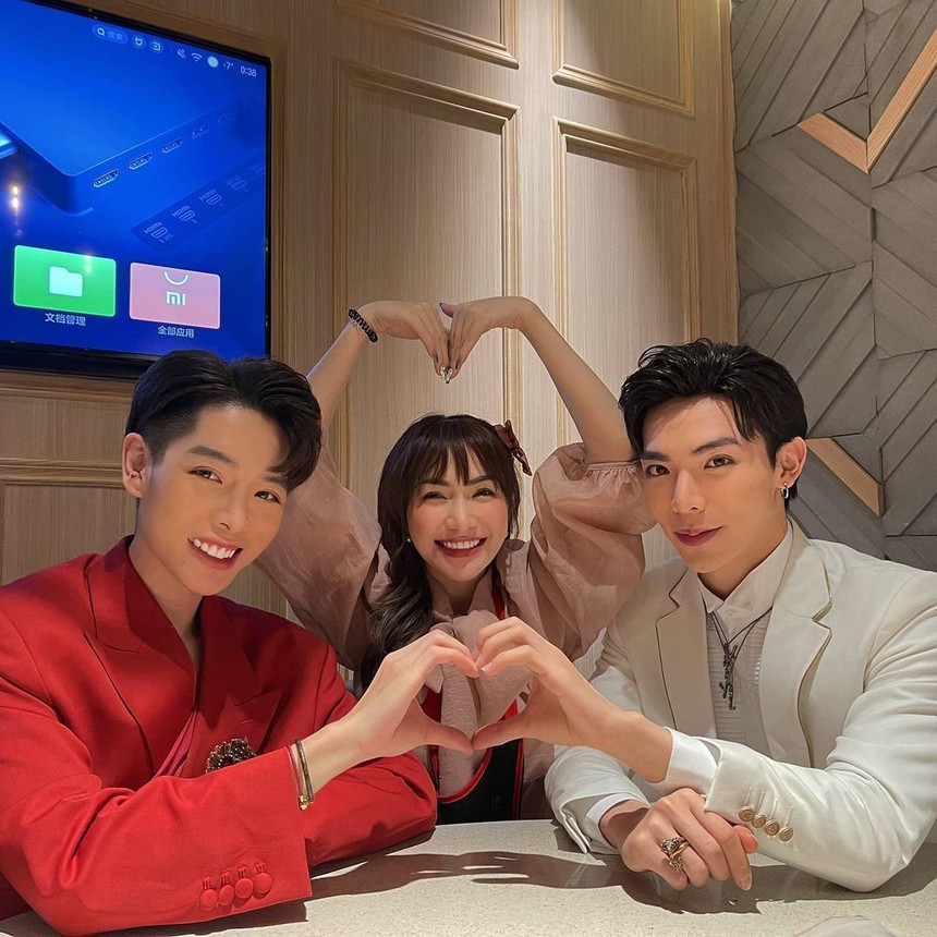 Hòa Minzy hài hước kể thỏa thuận 2 tỷ khi đóng MV của Đức Phúc - Ảnh 4.