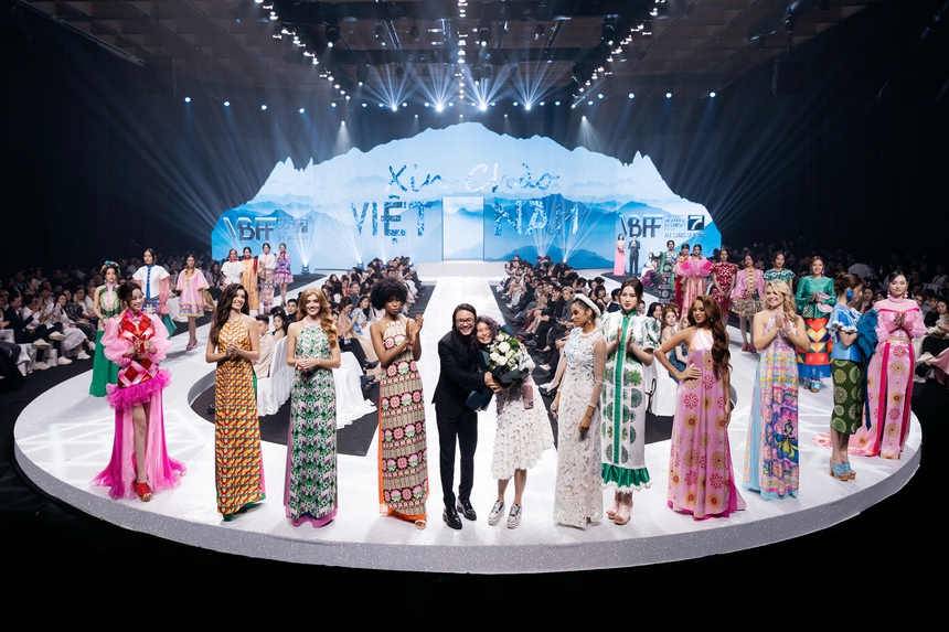 Vietnam Beauty Fashion Fest 7: Đỗ Hà, Lương Thuỳ Linh "đọ sắc" cùng dàn hậu quốc tế - Ảnh 4.