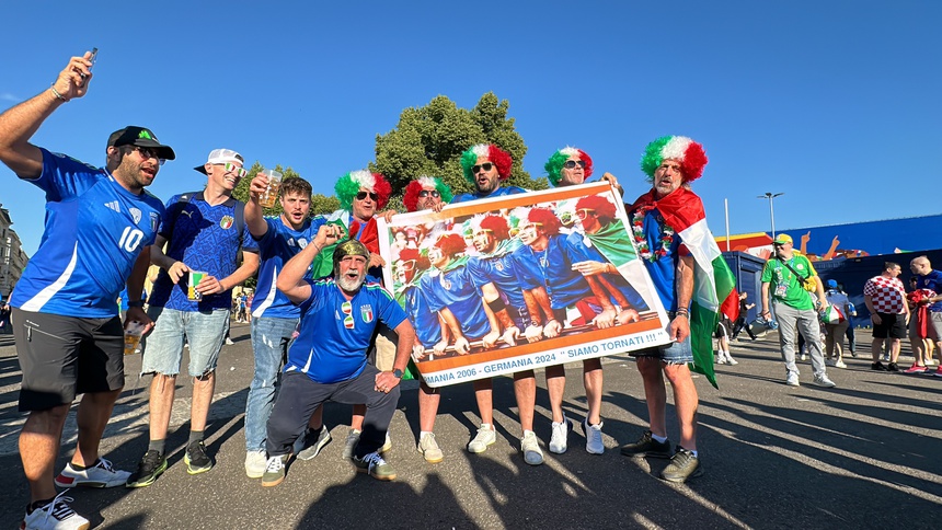 EURO trên từng cây số: Như một trò đùa của số phận - Ảnh 3. EURO trên từng cây số: Như một trò đùa của số phận - Ảnh 3.