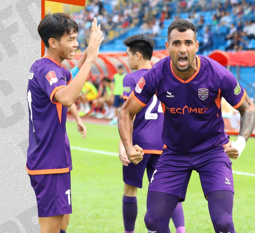 "Sát thủ" lại tỏa sáng, Bình Định khiến Hà Nội FC mất vui - Ảnh 1.