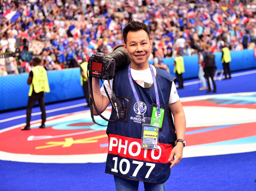 Nghệ sĩ với EURO - Nhà báo Trung Nghĩa: "5 lần tác nghiệp EURO là cả thanh xuân của tôi" - Ảnh 2. Nghệ sĩ với EURO - Nhà báo Trung Nghĩa: "5 lần tác nghiệp EURO là cả thanh xuân của tôi" - Ảnh 2.