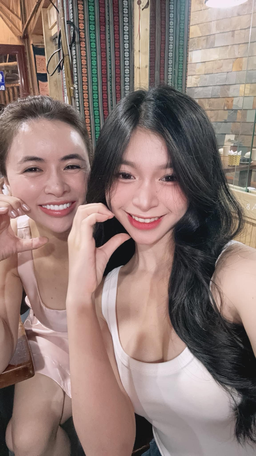 Cả ê-kip 'Mình yêu nhau, bình yên thôi' hội ngộ, nhan sắc 2 mẹ con 'chị Thoa osin' gây chú ý - Ảnh 1.