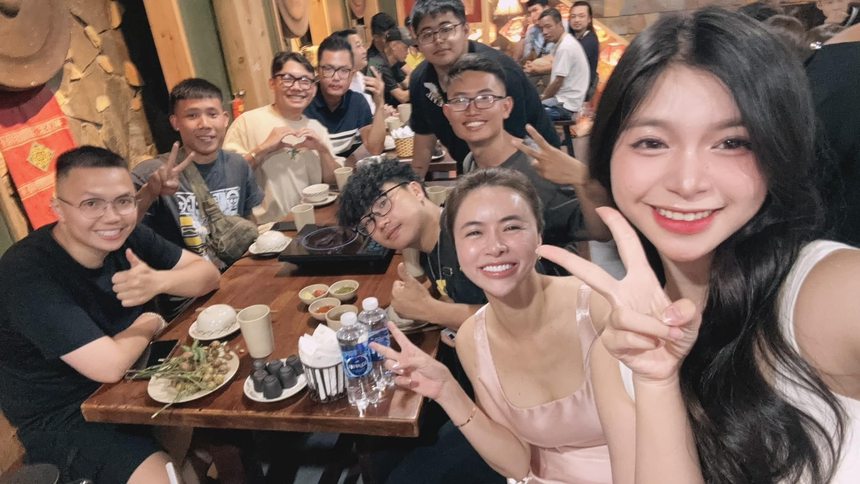 Cả ê-kip 'Mình yêu nhau bình yên thôi' hội ngộ, nhan sắc 2 mẹ con 'chị Thoa osin' gây chú ý - Ảnh 11.