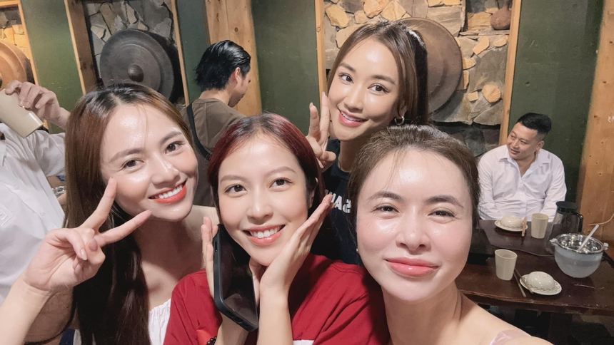 Cả ê-kip 'Mình yêu nhau bình yên thôi' hội ngộ, nhan sắc 2 mẹ con 'chị Thoa osin' gây chú ý - Ảnh 8.