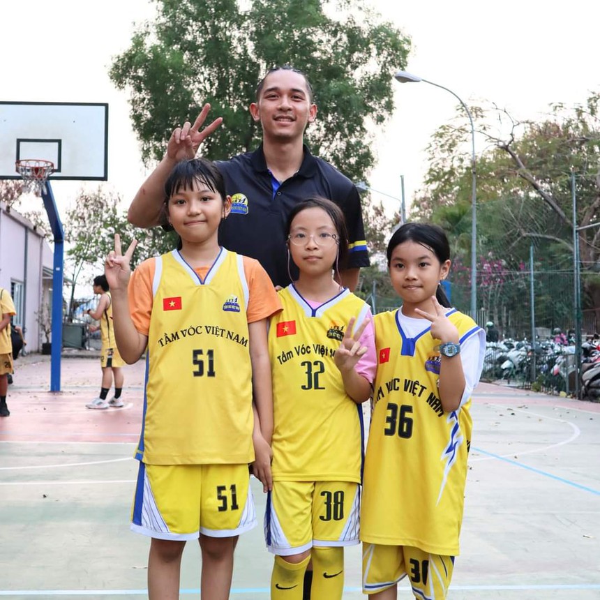 Học bóng rổ với giáo trình Mỹ tại TP.HCM - Ảnh 1.