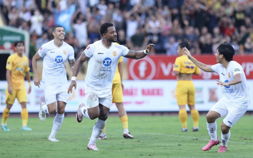 Rafaelson vượt mốc 30 bàn/mùa giải, sắp trở thành chân sút ghi bàn tốt nhất thế giới năm 2024 - Ảnh 2. Rafaelson