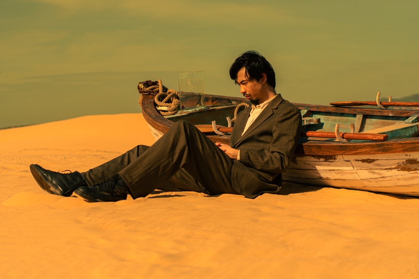 Đen nhắc đến hai tác phẩm văn học kinh điển trong MV mới "FRIENDSHIP" - Ảnh 2. Đen nhắc đến hai tác phẩm văn học kinh điển trong MV mới "FRIENDSHIP" - Ảnh 2.