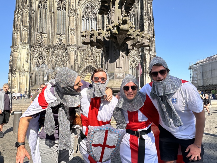 Nhật ký hành trình: Bữa tiệc vui kết thúc bằng tiếng cằn nhằn - Ảnh 1.