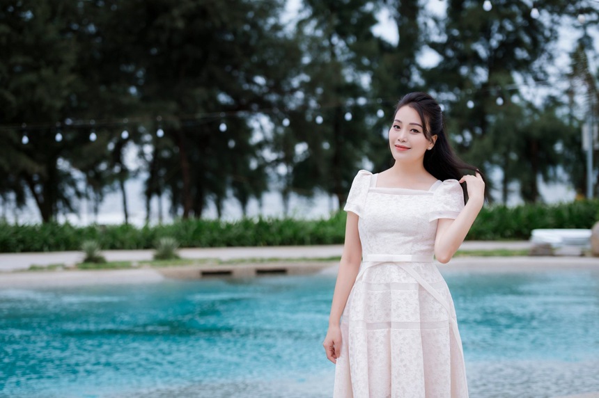 Ca sĩ Huyền Trang bất ngờ ra MV nhạc trữ tình đúng ngày sinh nhật - Ảnh 1. Ca sĩ Huyền Trang bất ngờ ra MV nhạc trữ tình đúng ngày sinh nhật - Ảnh 1.