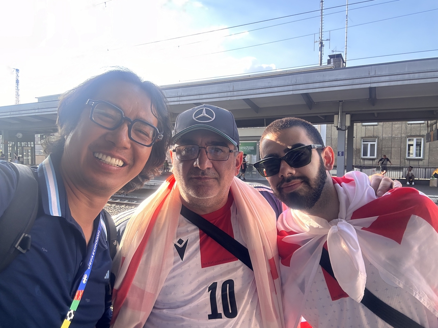 EURO Trên từng cây số: Sân ga Kvaratskhelia - Ảnh 2.