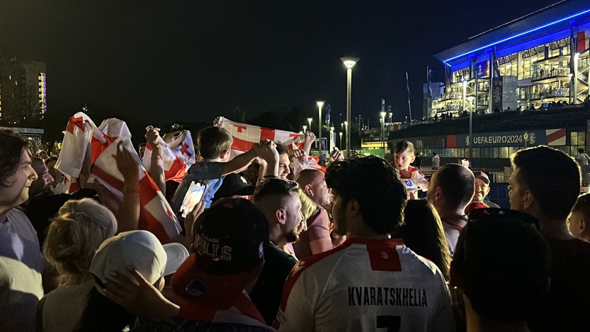 Nhật ký hành trình: Đêm Gelsenkirchen, đêm Georgia, đêm chiến thắng - Ảnh 1. Nhật ký hành trình: Đêm Gelsenkirchen, đêm Georgia, đêm chiến thắng - Ảnh 1.