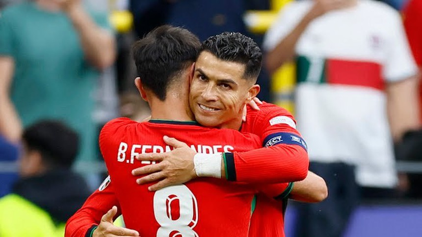 Nghệ sĩ với EURO - Nước mắt Ronaldo: Ngày ấy, bây giờ - Ảnh 2.