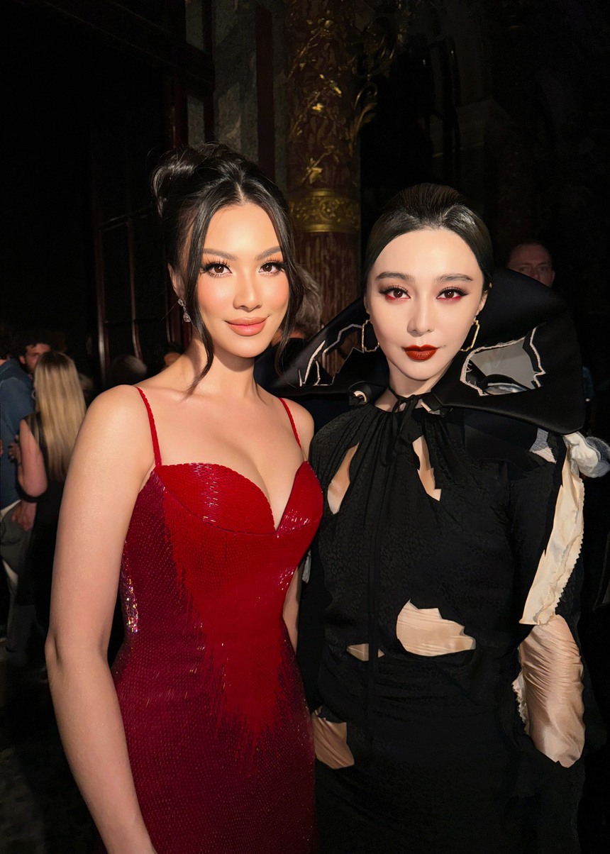 Á hậu Kim Duyên khoe nhan sắc quyến rũ, thu hút truyền thông tại Paris Haute Couture Fashion Week - Ảnh 2.