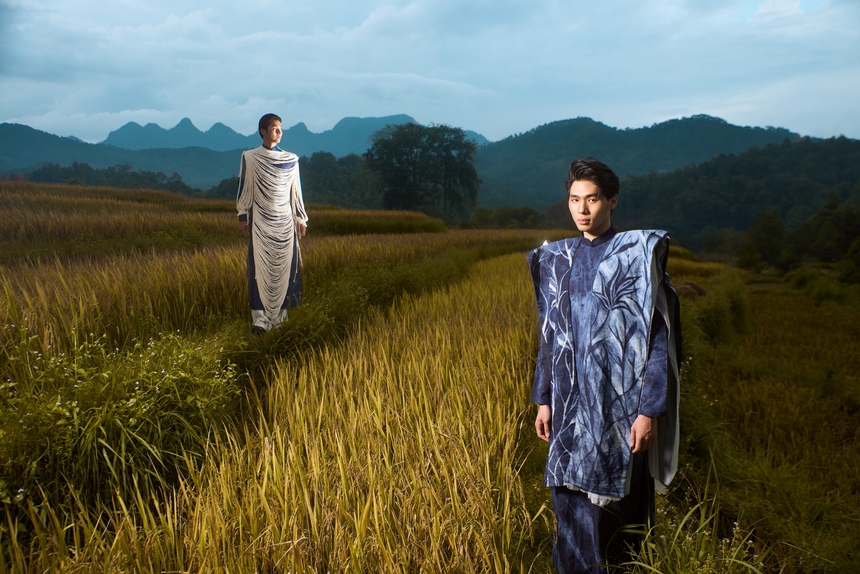 Lội bùn chụp lookbook, NTK Bùi Hoàng Ân ra mắt BST ở ruộng bậc thang - Ảnh 1.