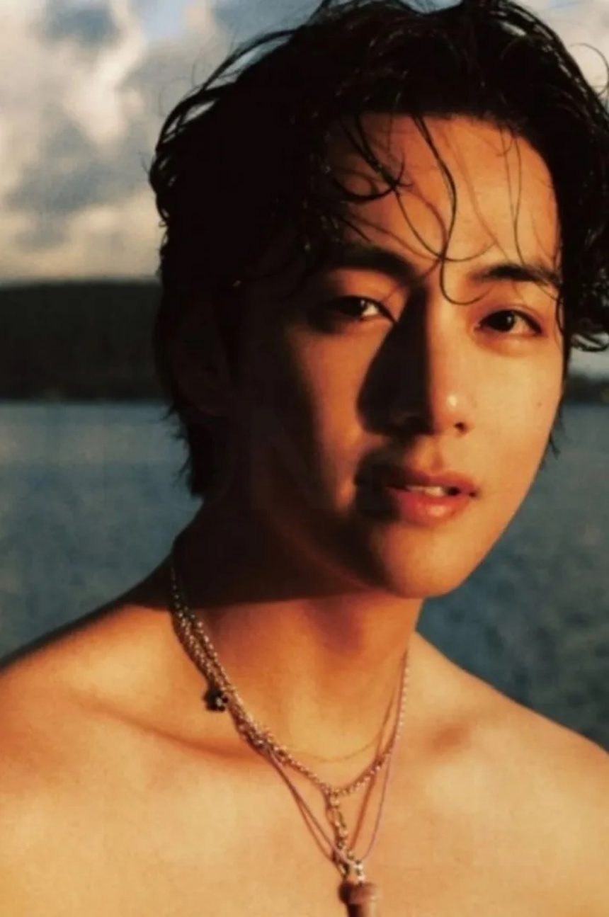 V BTS "đốn tim" fan với loạt ảnh hot trong Photobook "TYPE 1"   - Ảnh 4.