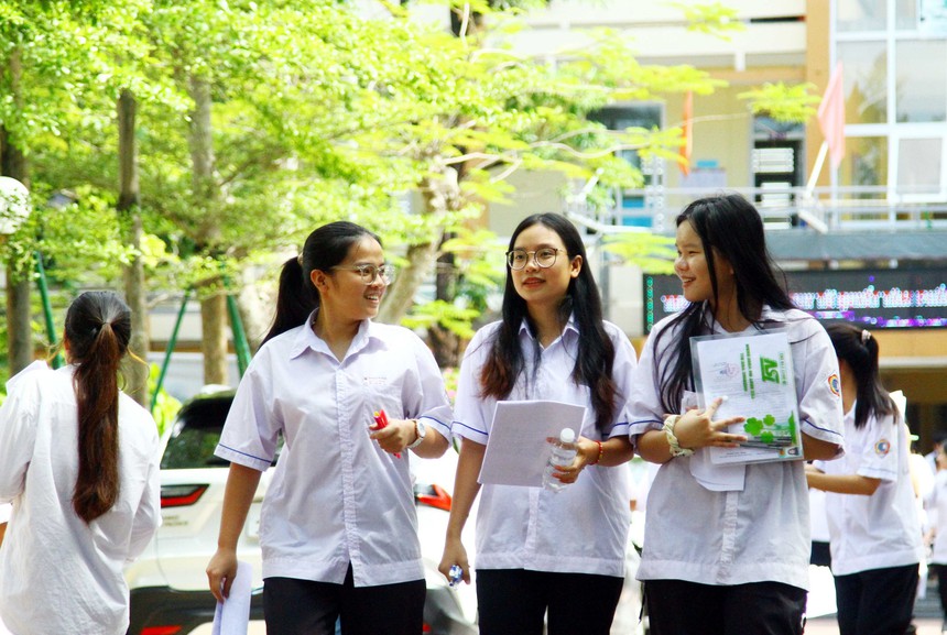 Đề thi Ngữ văn Thi tốt nghiệp THPT 2024 - Ảnh 1.