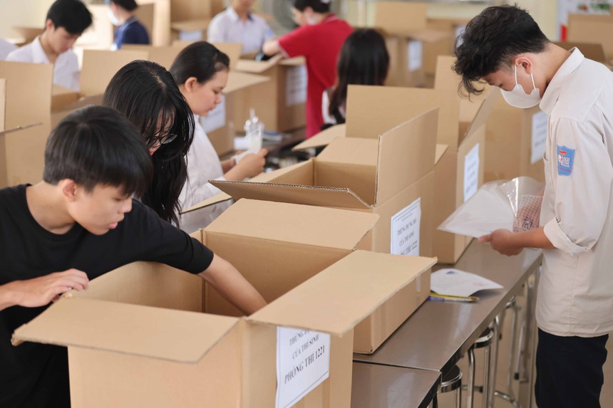 Kỳ thi tốt nghiệp THPT năm 2024: Thí sinh làm bài thi môn Toán - Ảnh 6.