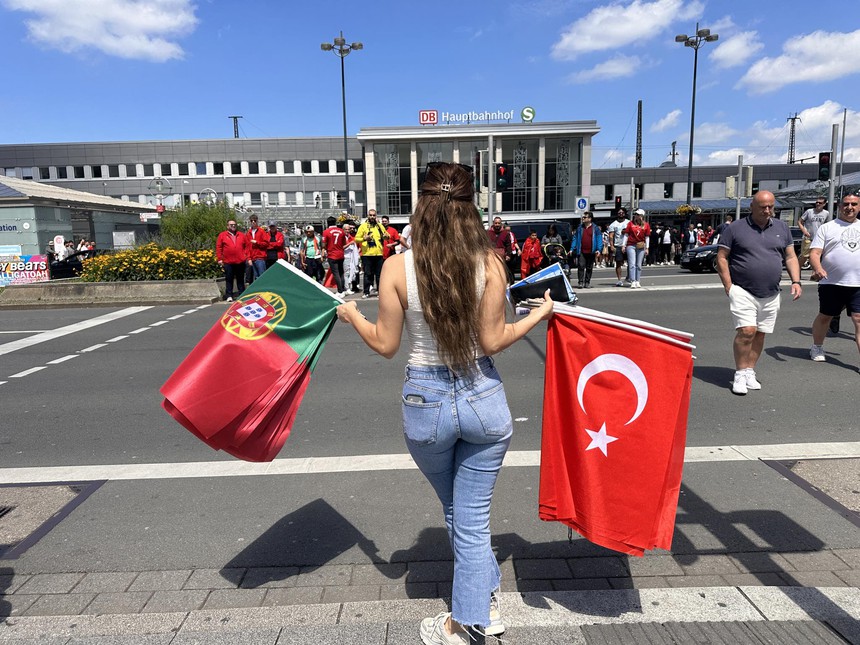 Sắc màu CĐV EURO 2024 - Ảnh 6.