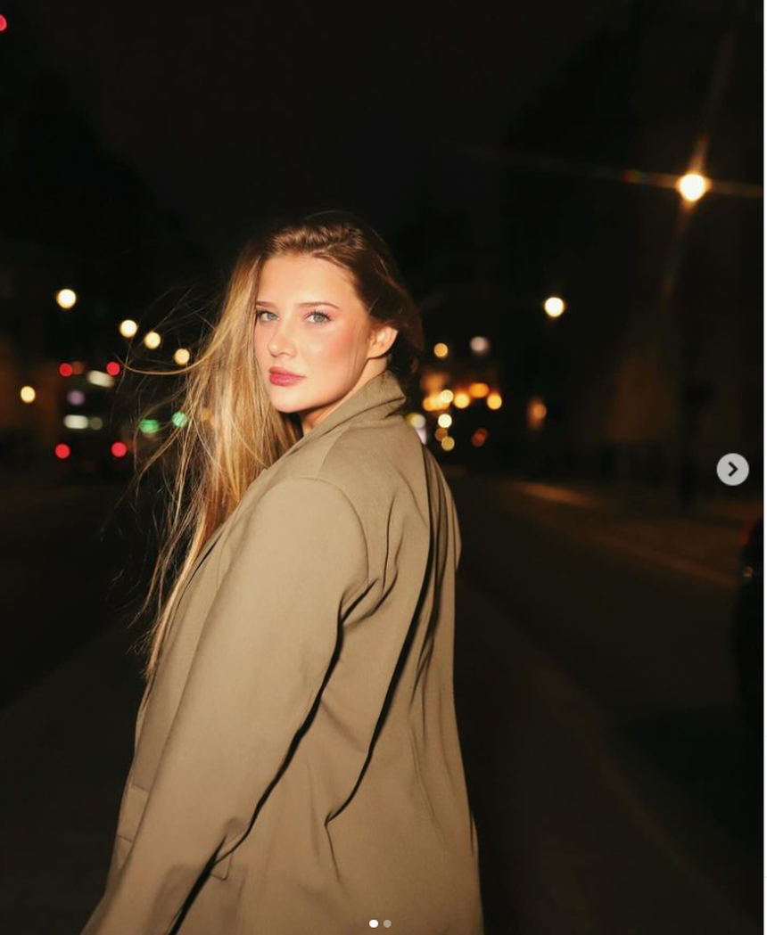 Bạn gái sao Brazil gây sốt ở Copa America 2024 bởi vẻ đẹp tựa nữ thần - Ảnh 5.