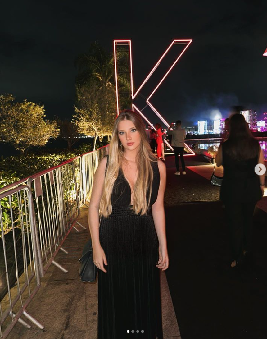 Bạn gái sao Brazil gây sốt ở Copa America 2024 bởi vẻ đẹp tựa nữ thần - Ảnh 8.