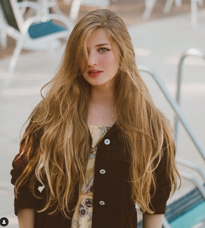 Bạn gái sao Brazil gây sốt ở Copa America 2024 bởi vẻ đẹp tựa nữ thần - Ảnh 10.