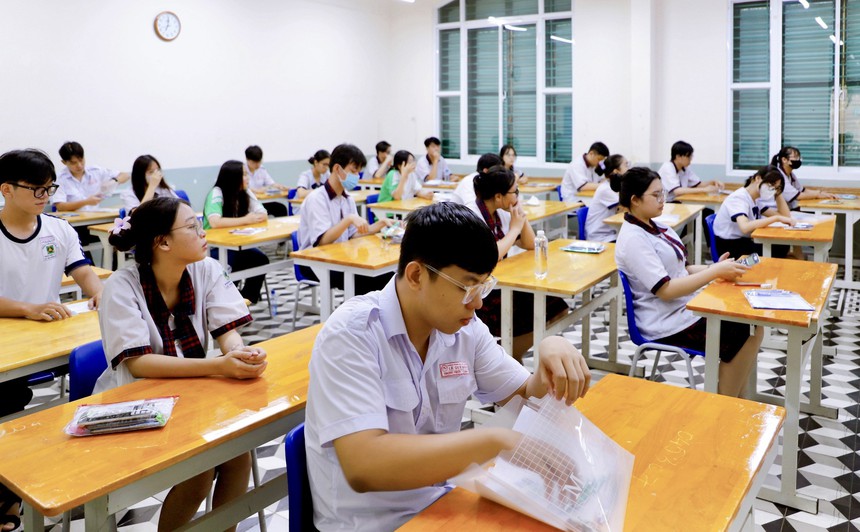 Thi tốt nghiệp THPT 2024: Đề thi tổ hợp tiệm cận cách ra đề mới - Ảnh 2.