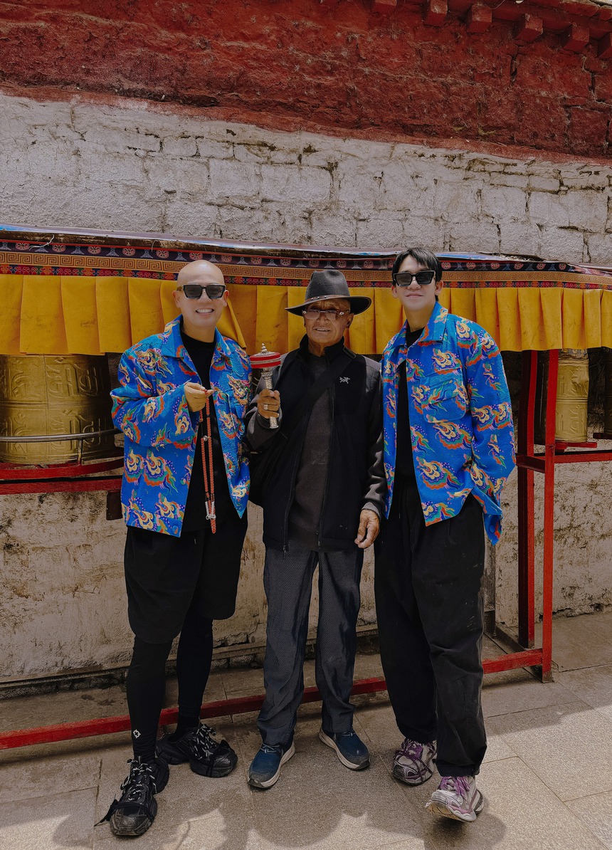 NTK Vungoc&Son du lịch Tây Tạng tìm cảm hứng thiết kế  - Ảnh 2.