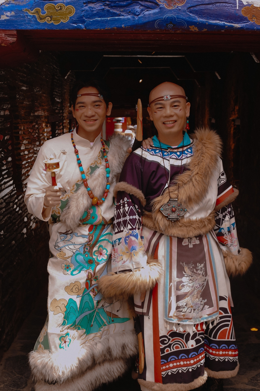 NTK Vungoc&Son du lịch Tây Tạng tìm cảm hứng thiết kế  - Ảnh 1.